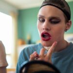 "Vitória no Grammy de 2025: A polêmica em torno da aparência de Beyoncé e o debate sobre identidade e representação na música"
