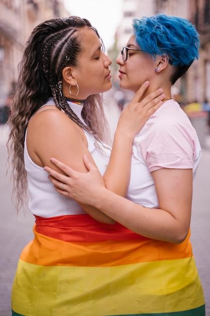 "Luísa Sonza e a Nova Revolução Musical: Como 'Motinha 2.0' Impacta o Top 30 Gay Brasil e Reflete a Diversidade da Cena LGBT"