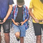 "Operação policial em hotel de Jakarta revela desafios da comunidade LGBT na Indonésia e levanta questões sobre segurança e direitos"