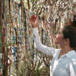 "Exposição em São Paulo Explora a Conexão Entre Arte e Natureza Através de Obras de Artistas Contemporâneos"