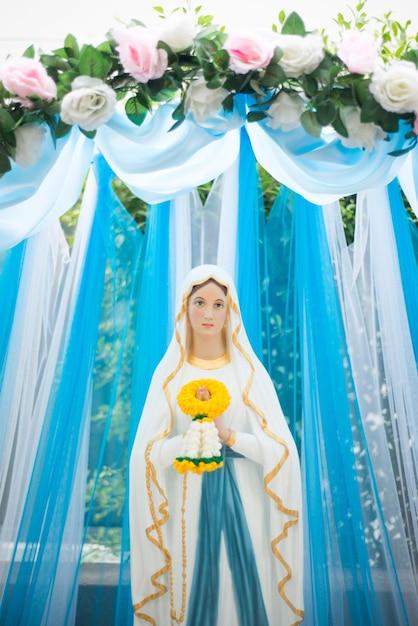 "Festa da Beata Vergine di Lourdes: Tradição, Inclusão e Reflexão sobre Saúde em Reggio Emilia"