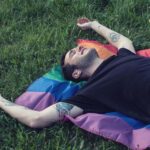 "Como o Descanso se Torna um Ato de Resistência na Comunidade LGBTQ+ de Ohio"