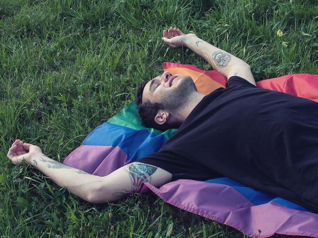 "Como o Descanso se Torna um Ato de Resistência na Comunidade LGBTQ+ de Ohio"