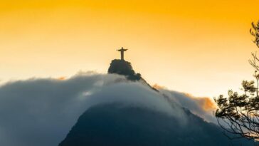 "Carnaval 2025: A Celebração de Diversidade e Inclusão que Transformou o Centro do Rio em Palco de Estrelas"