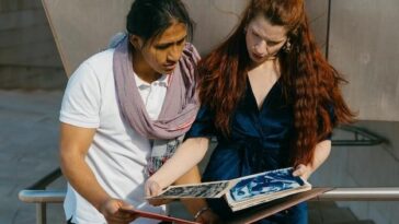 "Desvendando a Inclusão: Como Instituições Educacionais na Índia Enfrentam Desafios na Aceitação de Estudantes LGBTQIAP+"