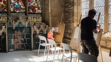 "Nova Galeria da Abbey Museum Explora a Interseção entre Arte e Espiritualidade em Exposição Inaugural"