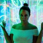 "Como a Meditação Ajuda Anitta a Equilibrar sua Vida Pessoal e Artística em Meio à Agitação do Show Business"