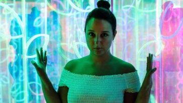 "Como a Meditação Ajuda Anitta a Equilibrar sua Vida Pessoal e Artística em Meio à Agitação do Show Business"