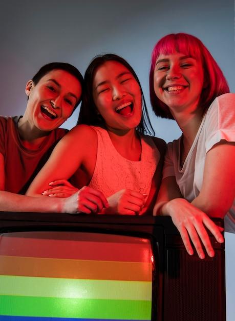 "Revivendo os Anos 80: Como a Música e a Luta Queer Moldaram uma Geração"