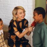 "Performance de professora drag em escola de Campo Grande gera polêmica e debate sobre inclusão e educação infantil"