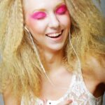 "Retorno de Shakira ao Brasil: Como o Show no Morumbi Reflete a Conexão da Artista com o Público e a Comunidade LGBT"