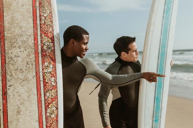 "Tyler Wright e o Desafio Inédito: Como a Competição em Abu Dhabi Pode Transformar a Inclusão no Surfe"