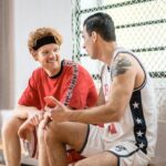 "Como Nick Clark, o treinador abertamente gay da equipe de voleibol da Universidade de Michigan, está transformando o esporte e inspirando a próxima geração de atletas"
