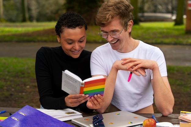 "Como o novo livro de Marcelo Cerqueira revela a luta por inclusão LGBTQIAPN+ no Carnaval de Salvador"
