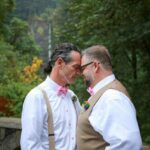 Casamento Apressado em Washington D.C.: Casal Enfrenta Incertezas Políticas e Revive Luta pelos Direitos Civis no Dia dos Namorados
