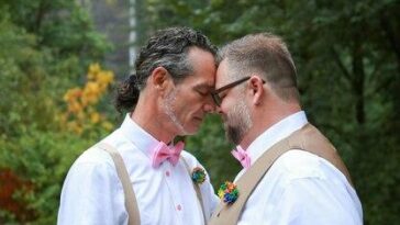 Casamento Apressado em Washington D.C.: Casal Enfrenta Incertezas Políticas e Revive Luta pelos Direitos Civis no Dia dos Namorados