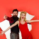 "Lady Gaga e Andy Samberg: O que Aconteceu no Inesperado Dueto do SNL que Surpreendeu os Fãs?"
