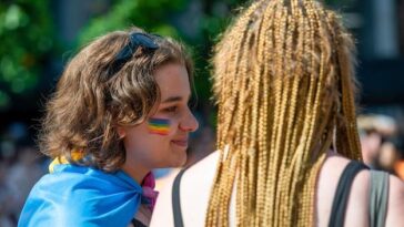 "Festival Chéries & Chéris: Como o Cinema LGBTQIA+ Reflete Lutas Sociais e Políticas em Tempos de Mudança"