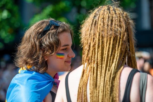 "Festival Chéries & Chéris: Como o Cinema LGBTQIA+ Reflete Lutas Sociais e Políticas em Tempos de Mudança"