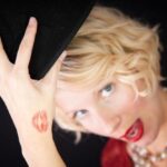 "Madonna Anuncia Novo Álbum e Desperta Expectativa entre Fãs e Comunidade LGBT: O Que Esperar de 'Confessions Part 2'?"