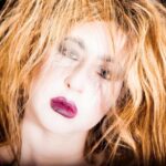 "Relembrando o Conflito Inesperado entre Madonna e Courtney Love nos VMA de 1995: Rivalidade ou Simples Provocação?"