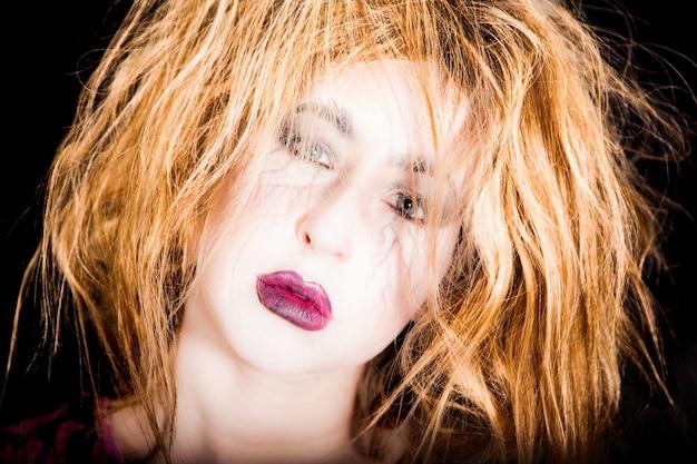 "Relembrando o Conflito Inesperado entre Madonna e Courtney Love nos VMA de 1995: Rivalidade ou Simples Provocação?"