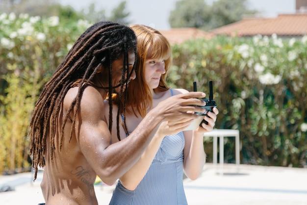 "Rihanna e A$AP Rocky: O Que o Apoio da Cantora Durante o Julgamento Revela Sobre a Relação e os Desafios Legais Enfrentados"