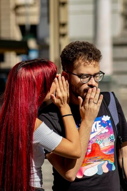 "DJ da Cena LGBT Acusado de Roubo e Estelionato: O Que Revelam as Investigações e o Impacto na Comunidade"