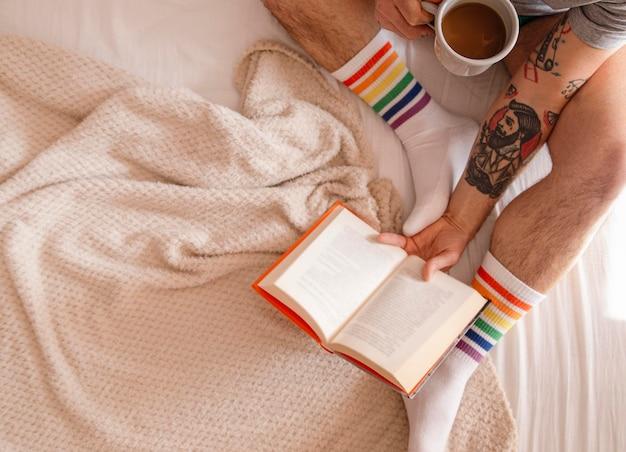 "Como a Literatura Queer Está Transformando a Compreensão do Amor e das Relações na Sociedade Atual" 1 "Como a Literatura Queer Está Transformando a Compreensão do Amor e das Relações na Sociedade Atual"