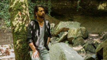 "Ricky Martin Lança Coleção de Vinil: Como os EPs 'PAUSA' e 'PLAY' Refletem a Resiliência da Música Durante a Pandemia?"