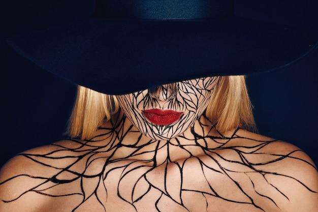 "Lady Gaga Revela Pistas Enigmáticas de 'Mayhem': O Que as Letras Ocultas Podem Revelar Sobre Seu Novo Álbum?"