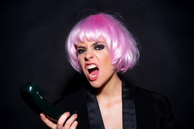 "Eliminação Surpreendente em RuPaul's Drag Race: Crystal Envy Questiona Justiça e Impacto na Competição"
