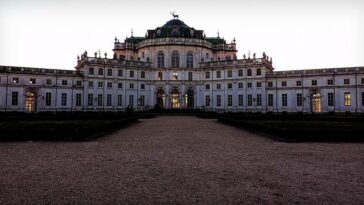 "Símbolos Nazistas em Banheiros da Universidade de Torino: Um Alerta para a Intolerância em Ambientes Acadêmicos"