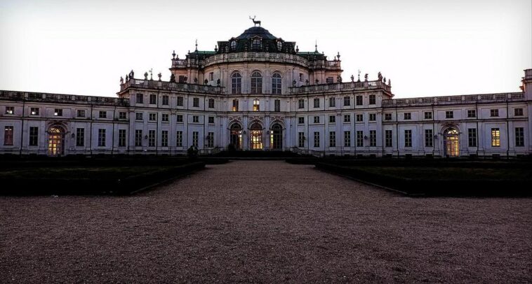 "Símbolos Nazistas em Banheiros da Universidade de Torino: Um Alerta para a Intolerância em Ambientes Acadêmicos" 1 "Símbolos Nazistas em Banheiros da Universidade de Torino: Um Alerta para a Intolerância em Ambientes Acadêmicos"