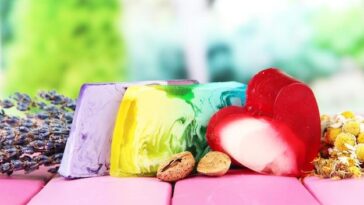 "Lush Lança Campanha Contra 'Terapias Reparativas' e Busca Mobilizar 1 Milhão de Assinaturas na Europa"