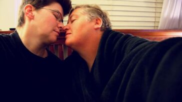 "Como EastEnders Transformou a Representação da Comunidade LGBT e Outros Temas Sociais na Televisão Britânica"