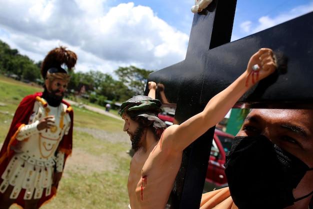 "Demissão Controversa no Rugby Feminino de Fiji: O Impacto de Declarações Anti-Gays na Preparação para a Super Rugby Women's"