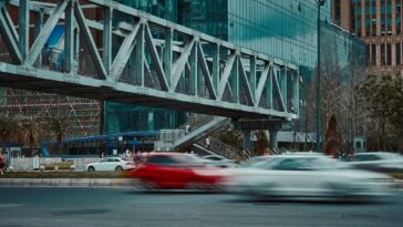 "Knoxville Revive a Gay Street Bridge: O Que Esperar das Obras e do Futuro da Estrutural Histórica"