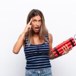 "Novela 'Garota do Momento' Aborda Preconceito e Violência: O Impacto de um Vilão na Trama e na Sociedade" 12 "Novela 'Garota do Momento' Aborda Preconceito e Violência: O Impacto de um Vilão na Trama e na Sociedade"