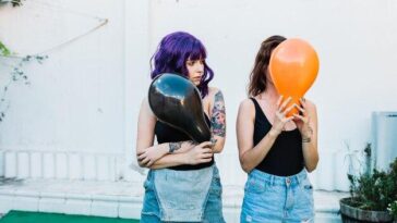 "Eventos Queer em Austin: Uma Análise da Cultura e Comunidade em Meio à Diversidade"