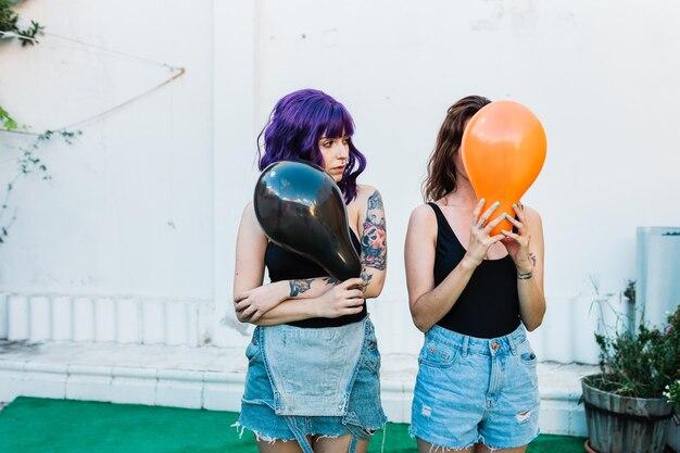 "Eventos Queer em Austin: Uma Análise da Cultura e Comunidade em Meio à Diversidade"