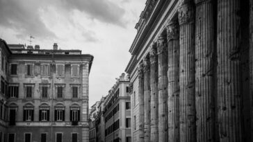 "Violência homofóbica em Roma: o ataque a um casal gay após celebração de união civil levanta questões sobre segurança e apoio à comunidade LGBT"