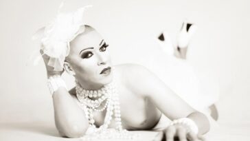 "Condenação de blogueiro por difamação de artistas de drag em Ontário: um marco na luta contra a desinformação e o discurso de ódio"