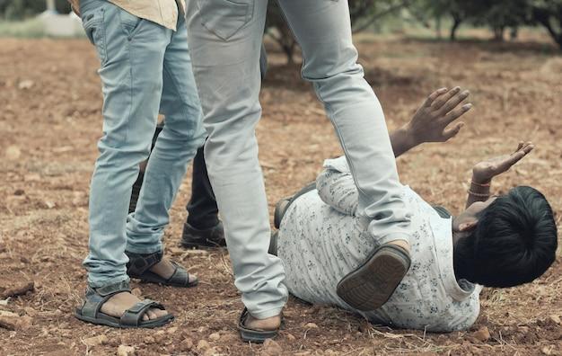 Assassinato do Primeiro Imã Abertamente Gay do Mundo Levanta Questões sobre Crimes de Ódio e Direitos LGBTQIA+ na África do Sul