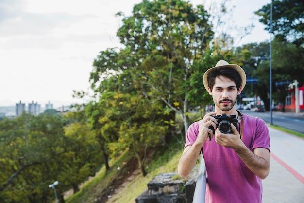 "João Guilherme e Anitta: O que a viagem em meio a um término revela sobre o mundo das celebridades?"