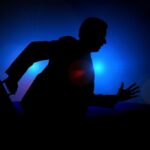 "Incidente de Ódio em Seattle: Polícia Investiga Ataque a Bar Queer e Aumento de Crimes de Ódio na Comunidade LGBTQ+"