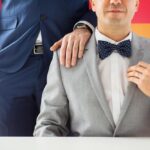 "Conflito em Clube Social: Membro Recusa Participação em Atividades LGBTQ e Gera Debate sobre Aceitação e Preconceito"