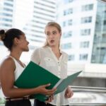 "A Inclusão de Pronomes no Trabalho: Desafios e Soluções para a Comunidade LGBTQIA+"
