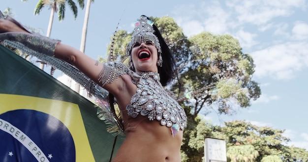 "Experiência Exclusiva: Como Fãs de Anitta Podem Viver o Carnaval de 2025 em Seu Penthouse em Copacabana"