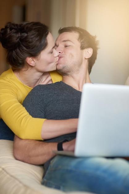 "Como a Novela 'Garota do Momento' Está Transformando a Representação LGBT na Televisão Brasileira?"